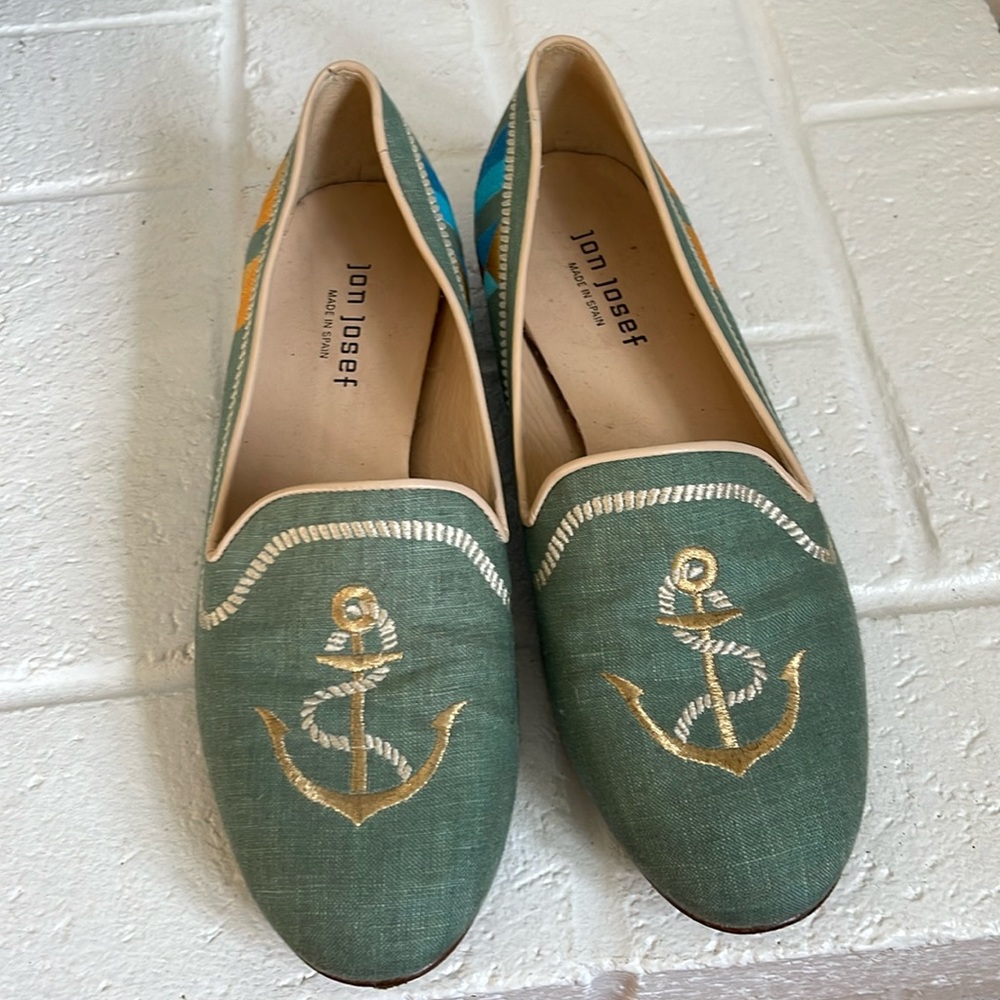Anchor flats. Good condition! Size 9 1/2. Made by Jon Josef